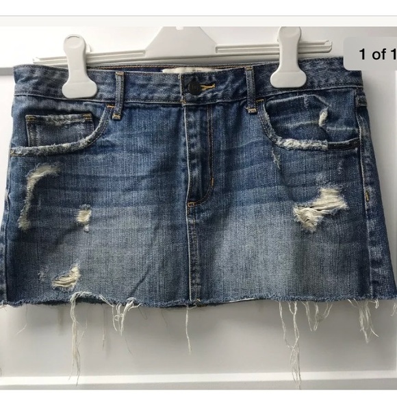 A&F Women’s Distressed Raw Hem Jean Mini Skirt 6 - Picture 1 of 8